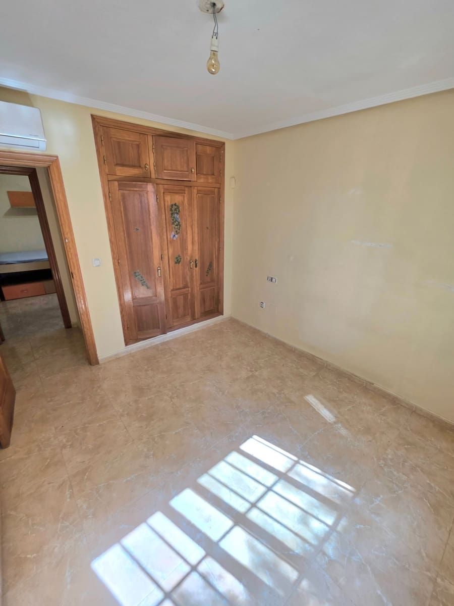 2 sovrum Semi-fristående Villa till salu i Torrevieja med pool garage - 179 900 € (Ref: 9794103)