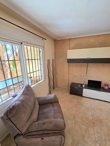 2 sovrum Semi-fristående Villa till salu i Torrevieja med pool garage - 179 900 € (Ref: 9794103)