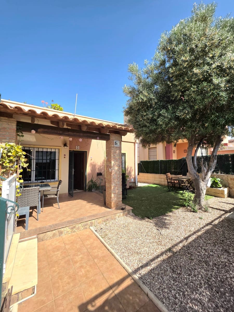 2 sovrum Semi-fristående Villa till salu i Torrevieja med pool garage - 179 900 € (Ref: 9794103)