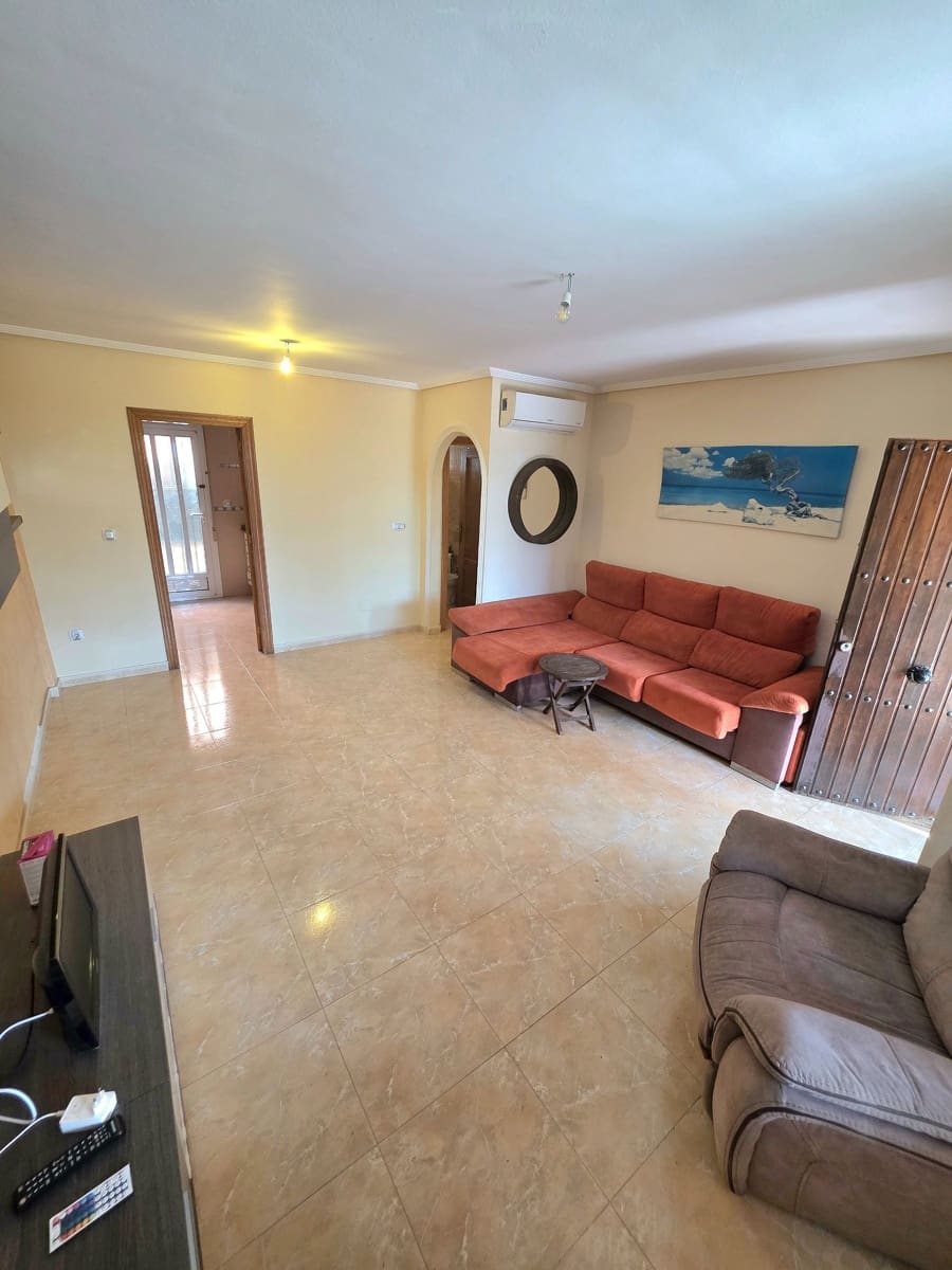 2 sovrum Semi-fristående Villa till salu i Torrevieja med pool garage - 179 900 € (Ref: 9794103)