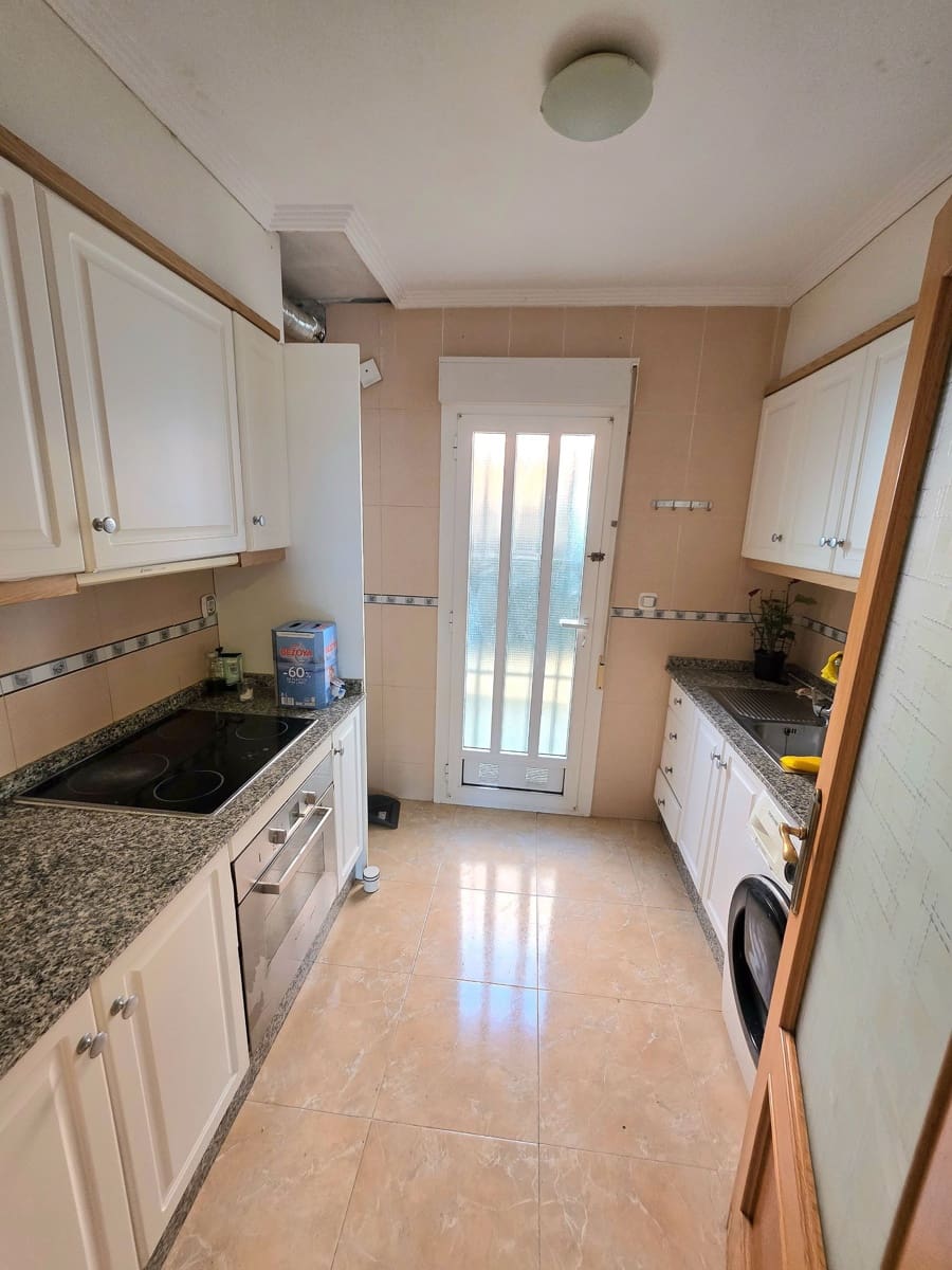 2 sovrum Semi-fristående Villa till salu i Torrevieja med pool garage - 179 900 € (Ref: 9794103)