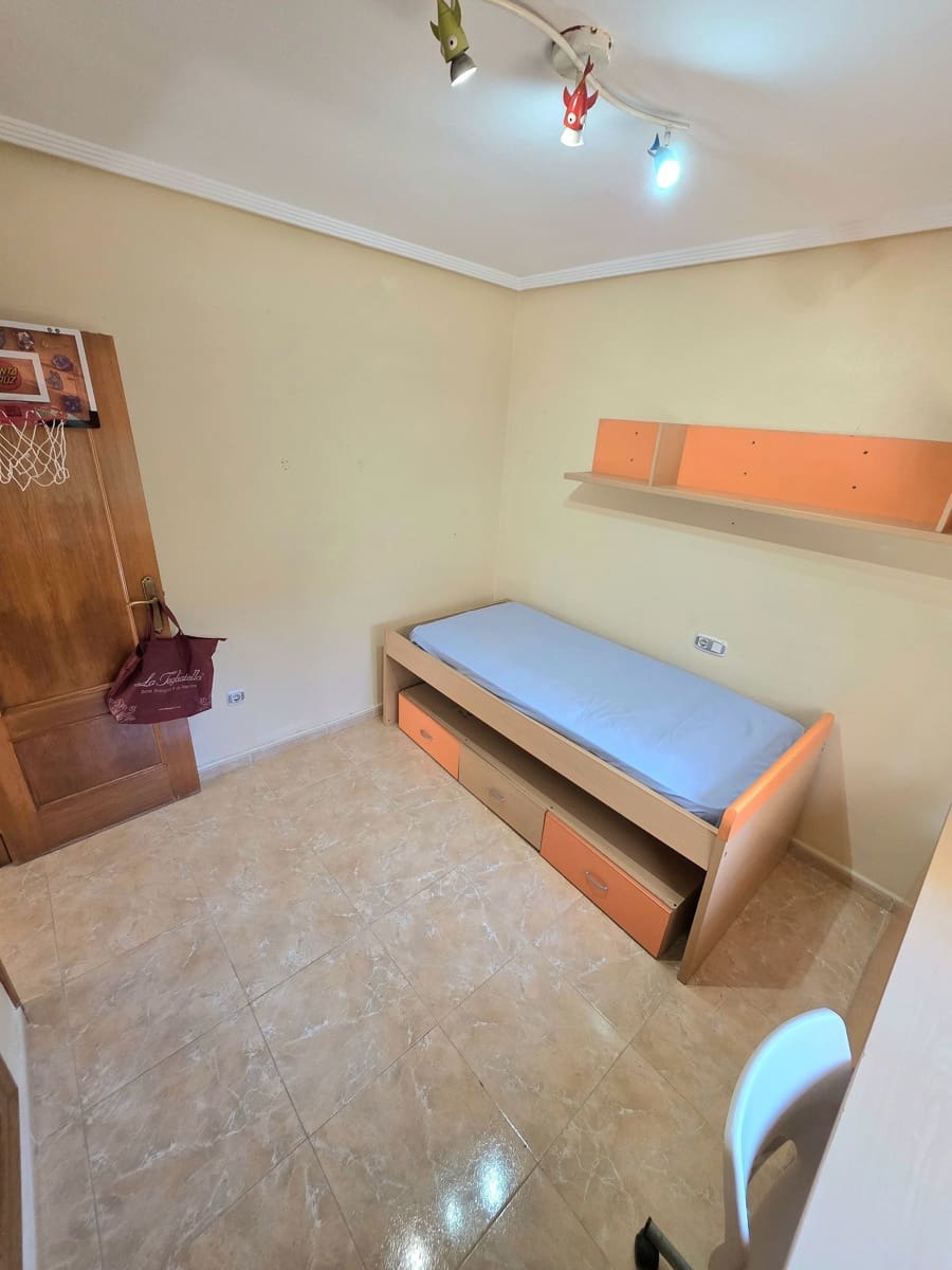 2 sovrum Semi-fristående Villa till salu i Torrevieja med pool garage - 179 900 € (Ref: 9794103)