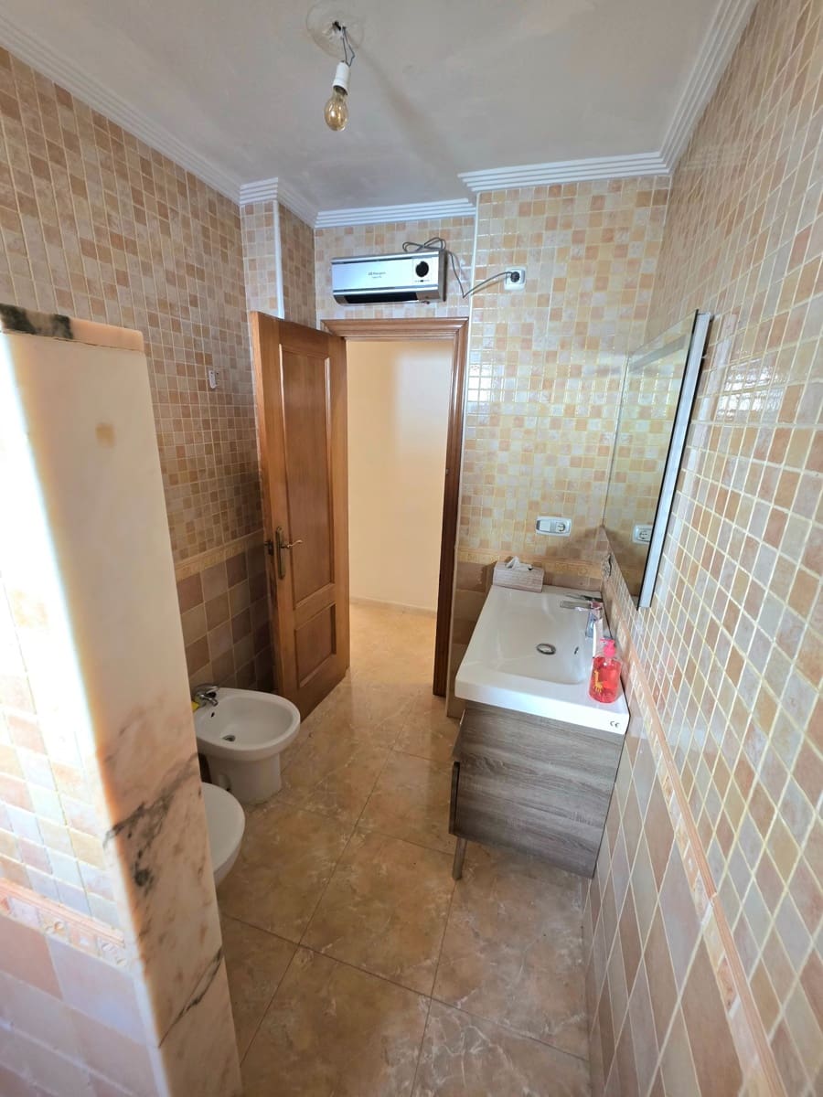 2 sovrum Semi-fristående Villa till salu i Torrevieja med pool garage - 179 900 € (Ref: 9794103)