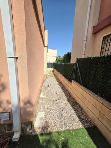 2 sovrum Semi-fristående Villa till salu i Torrevieja med pool garage - 179 900 € (Ref: 9794103)