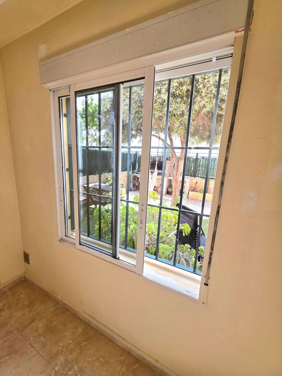 2 sovrum Semi-fristående Villa till salu i Torrevieja med pool garage - 179 900 € (Ref: 9794103)