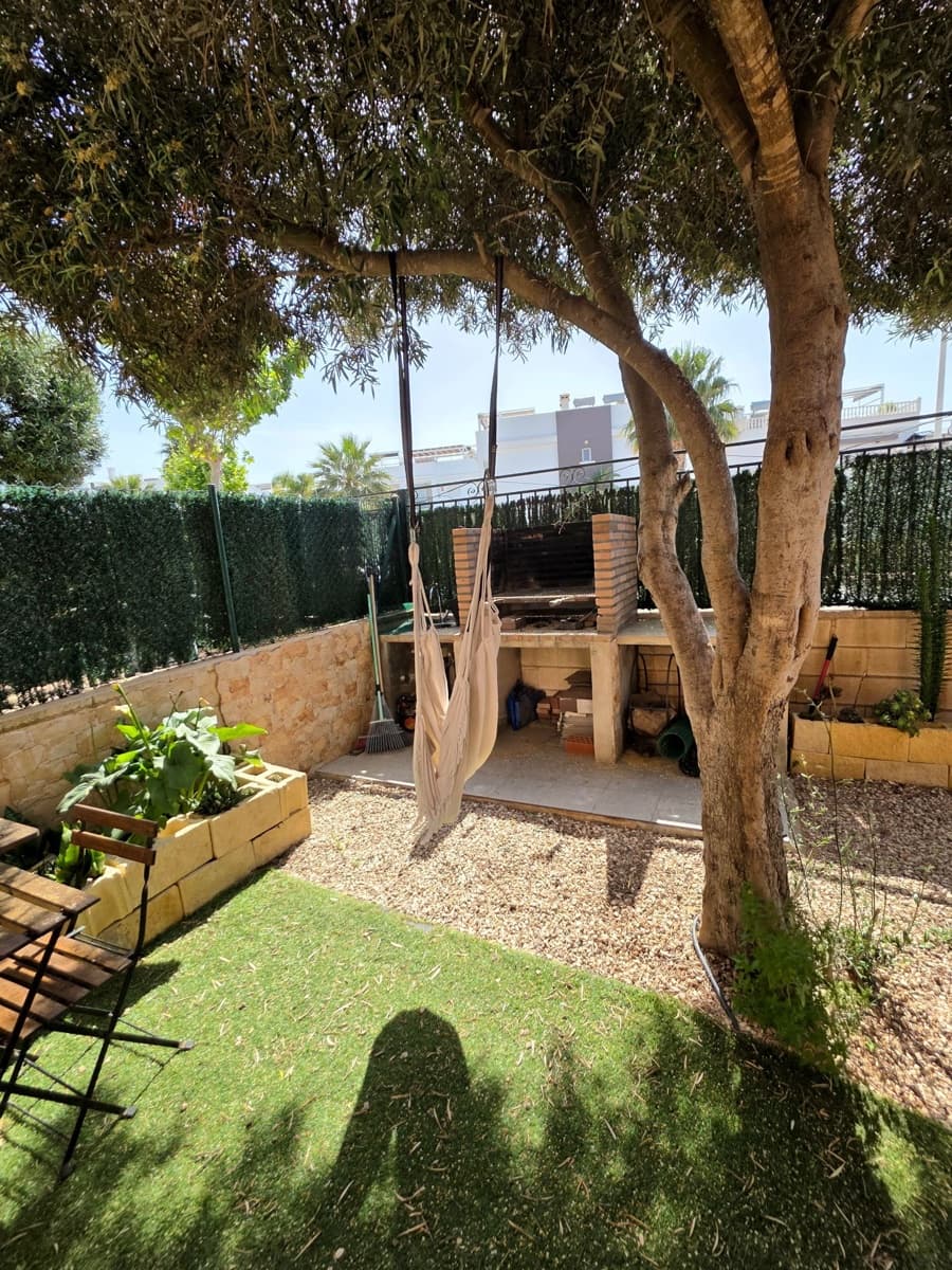 2 sovrum Semi-fristående Villa till salu i Torrevieja med pool garage - 179 900 € (Ref: 9794103)