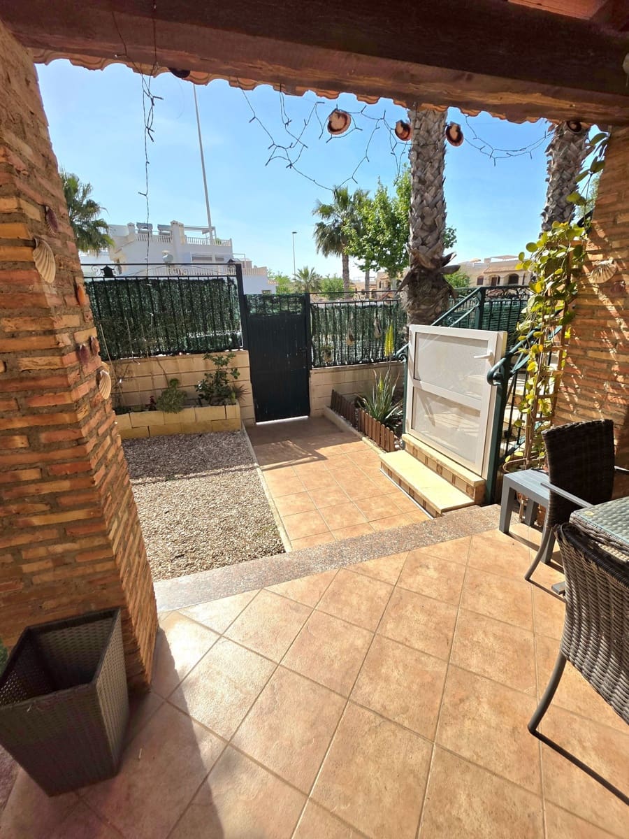 2 sovrum Semi-fristående Villa till salu i Torrevieja med pool garage - 179 900 € (Ref: 9794103)