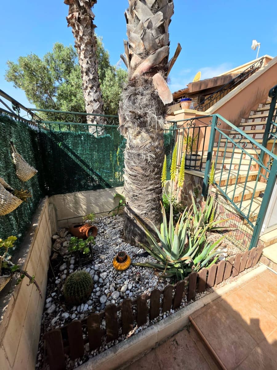 2 sovrum Semi-fristående Villa till salu i Torrevieja med pool garage - 179 900 € (Ref: 9794103)