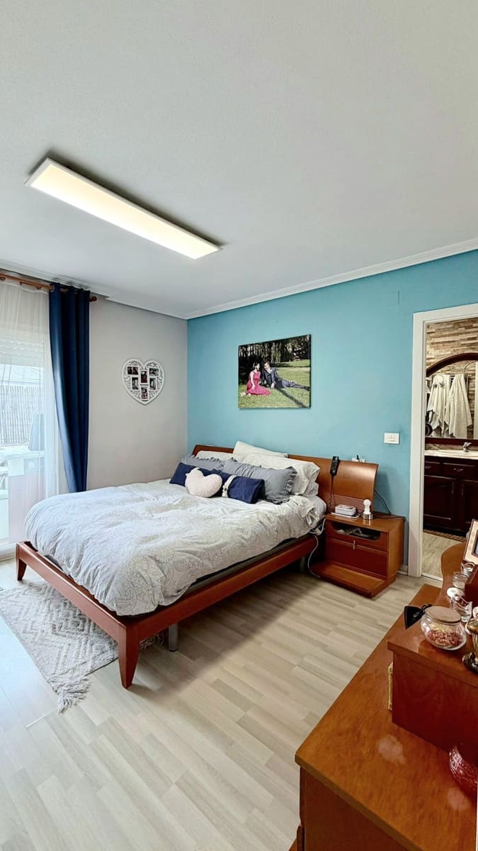 5 sovrum Semi-fristående Villa till salu i Pilar de la Horadada med garage - 290 000 € (Ref: 9803966)