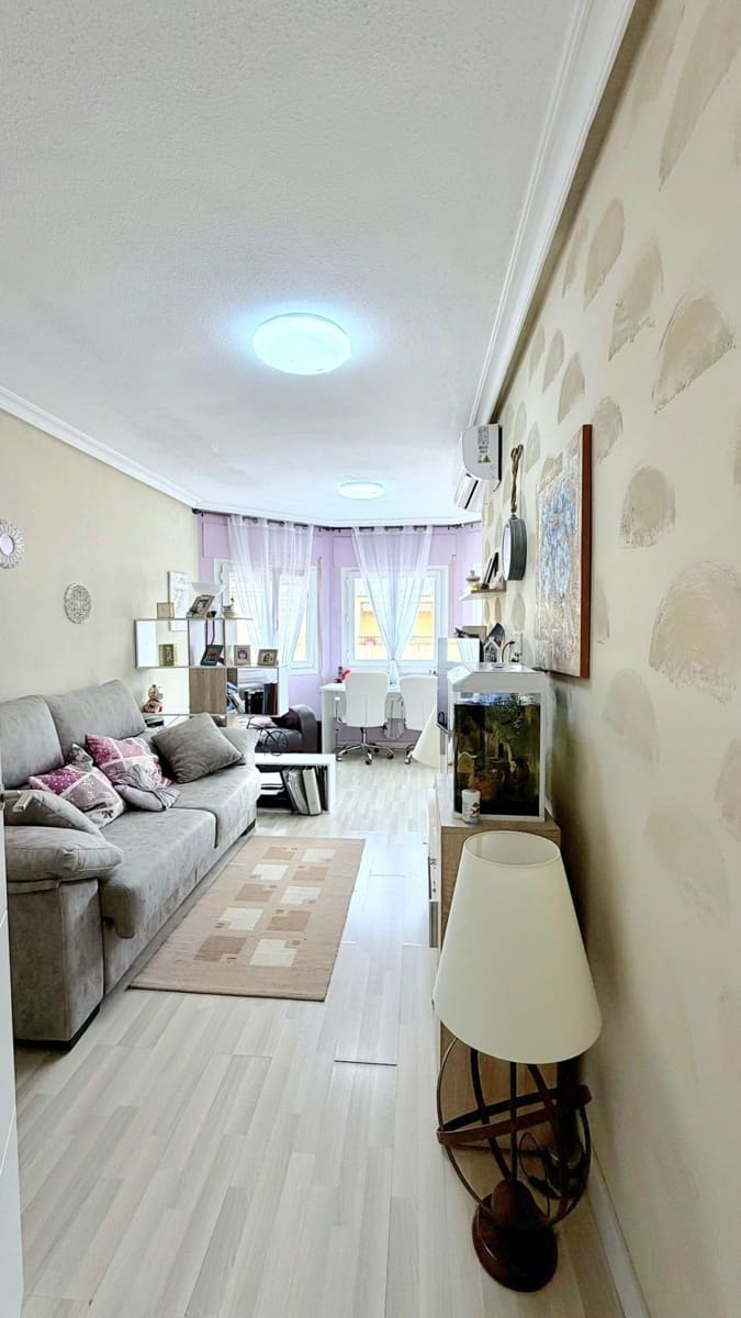 5 sovrum Semi-fristående Villa till salu i Pilar de la Horadada med garage - 290 000 € (Ref: 9803966)