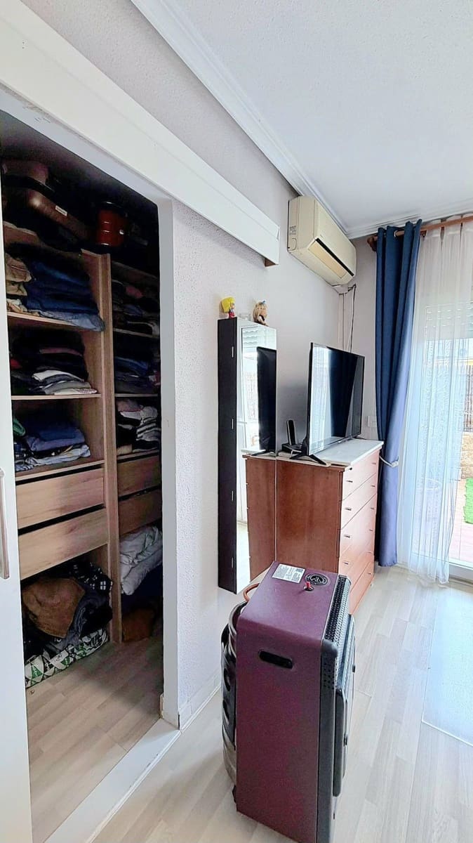 5 sovrum Semi-fristående Villa till salu i Pilar de la Horadada med garage - 290 000 € (Ref: 9803966)