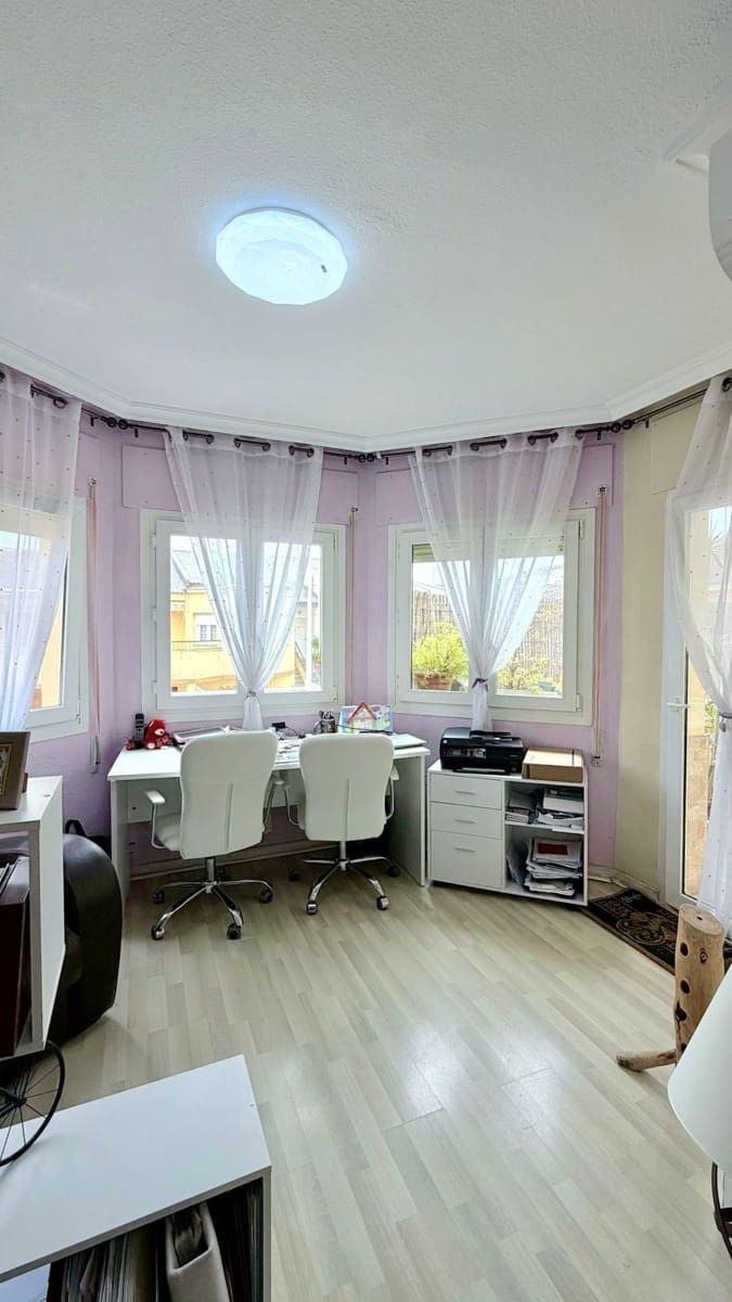 5 sovrum Semi-fristående Villa till salu i Pilar de la Horadada med garage - 290 000 € (Ref: 9803966)