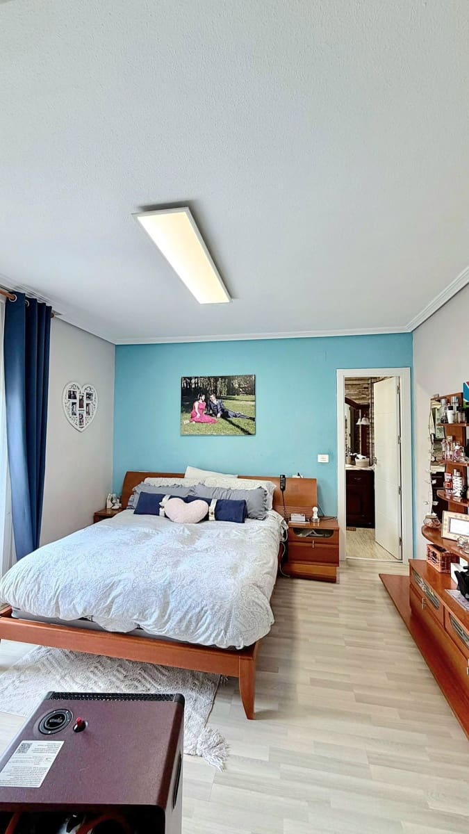 5 sovrum Semi-fristående Villa till salu i Pilar de la Horadada med garage - 290 000 € (Ref: 9803966)