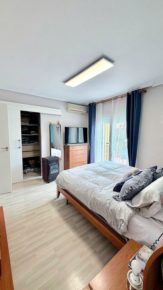 5 sovrum Semi-fristående Villa till salu i Pilar de la Horadada med garage - 290 000 € (Ref: 9803966)