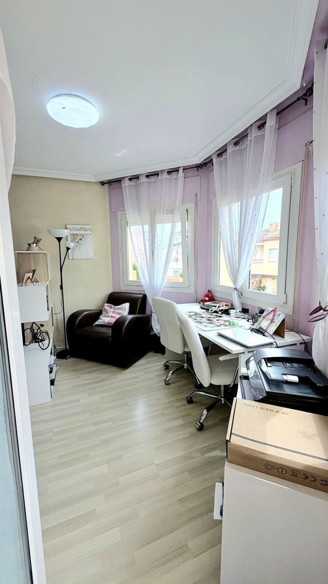 5 sovrum Semi-fristående Villa till salu i Pilar de la Horadada med garage - 290 000 € (Ref: 9803966)