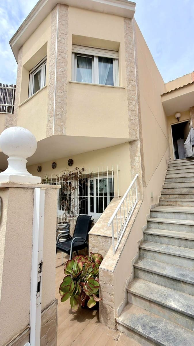 5 sovrum Semi-fristående Villa till salu i Pilar de la Horadada med garage - 290 000 € (Ref: 9803966)