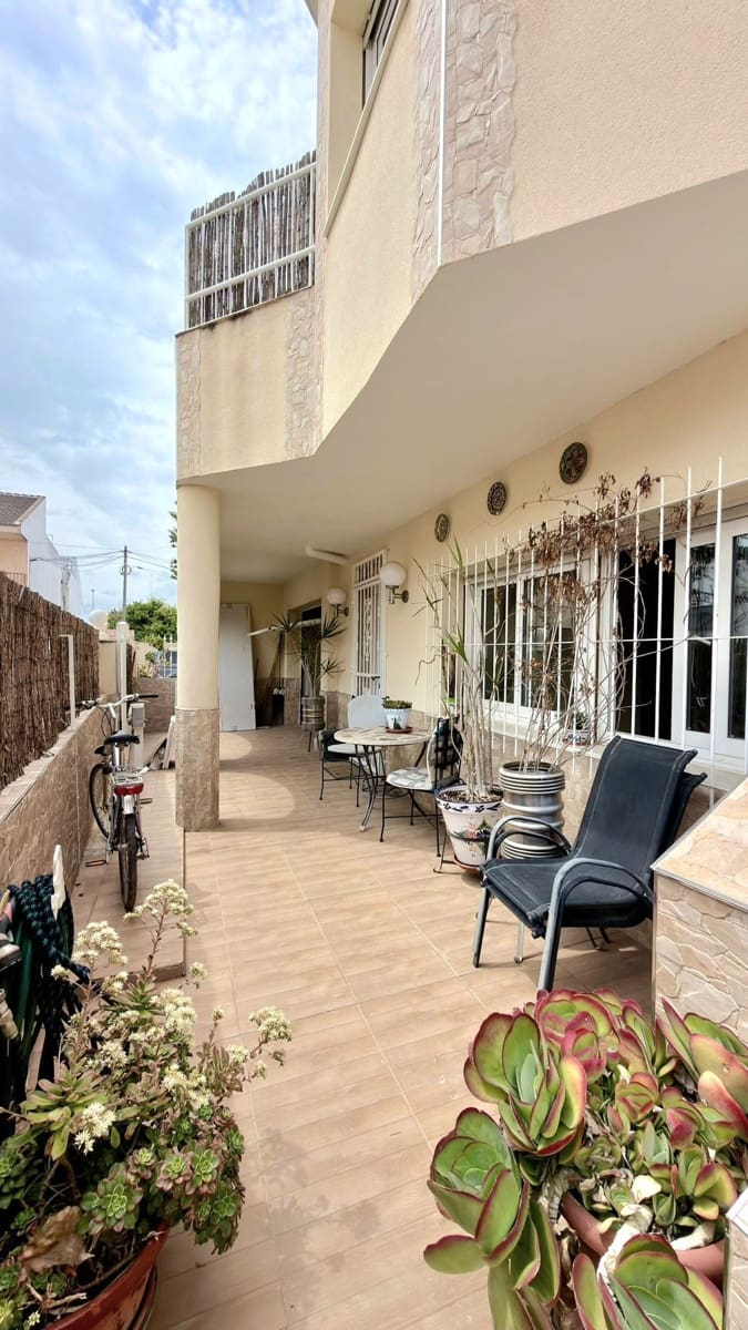 5 sovrum Semi-fristående Villa till salu i Pilar de la Horadada med garage - 290 000 € (Ref: 9803966)