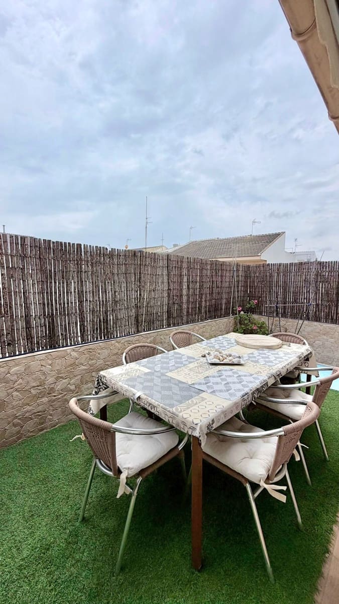 5 sovrum Semi-fristående Villa till salu i Pilar de la Horadada med garage - 290 000 € (Ref: 9803966)