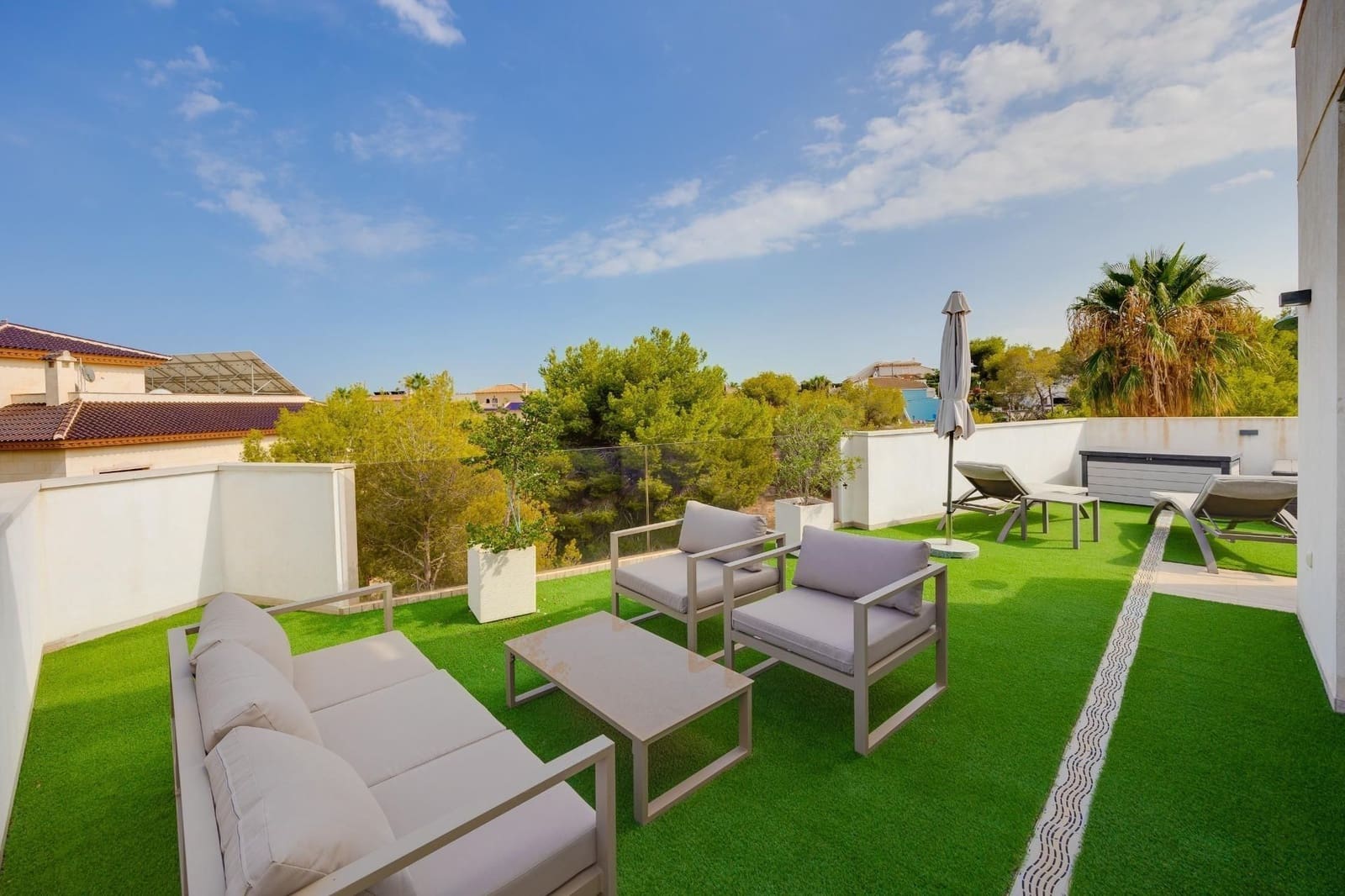 3 Zimmer Villa zu verkaufen in Orihuela Costa mit Pool Garage - 475.000 € (Ref: 9806154)