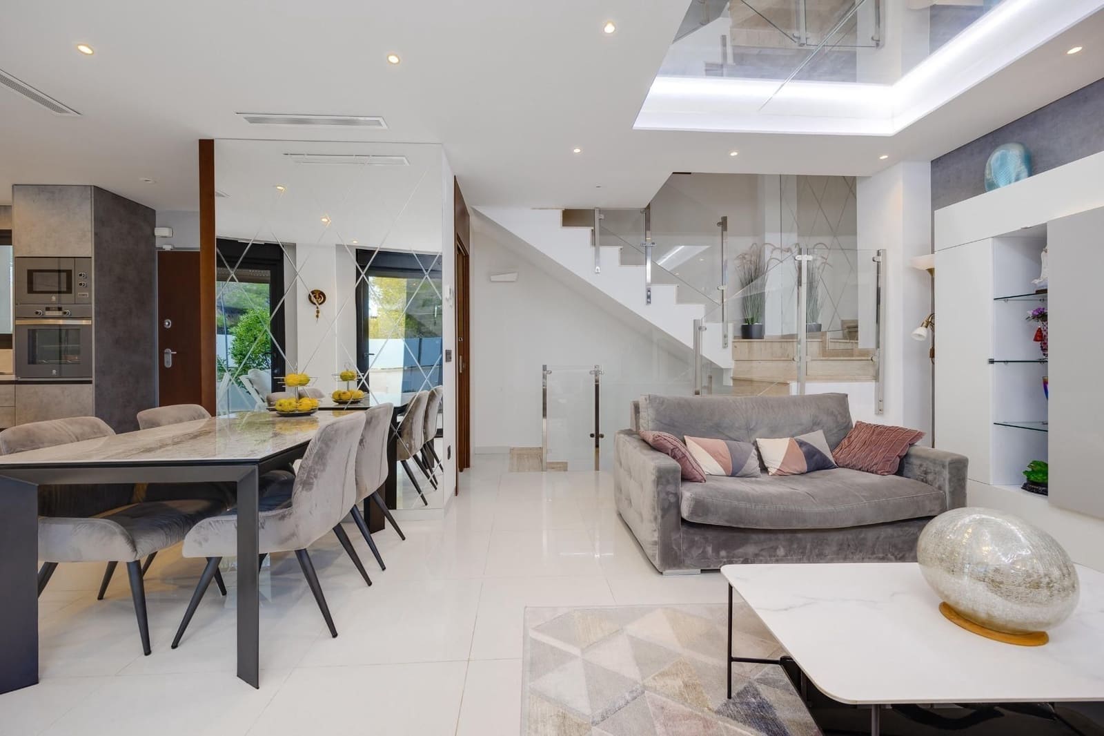 3 Zimmer Villa zu verkaufen in Orihuela Costa mit Pool Garage - 475.000 € (Ref: 9806154)