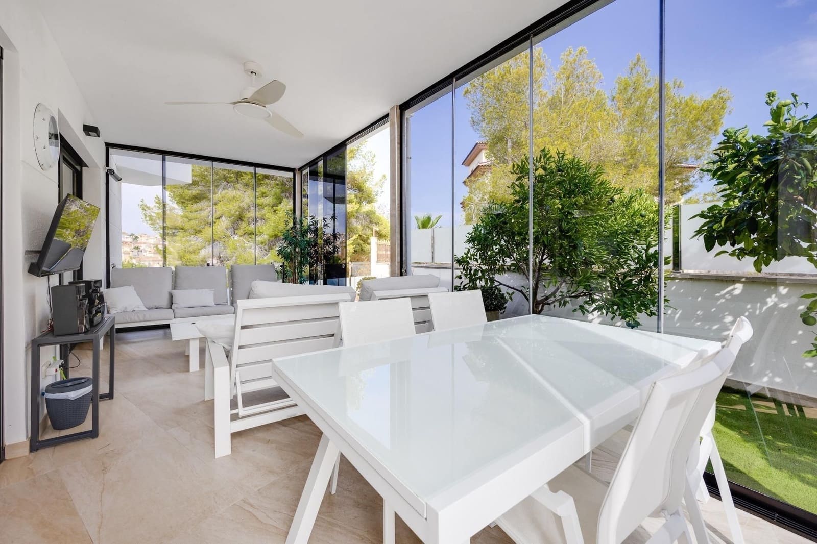 3 Zimmer Villa zu verkaufen in Orihuela Costa mit Pool Garage - 475.000 € (Ref: 9806154)