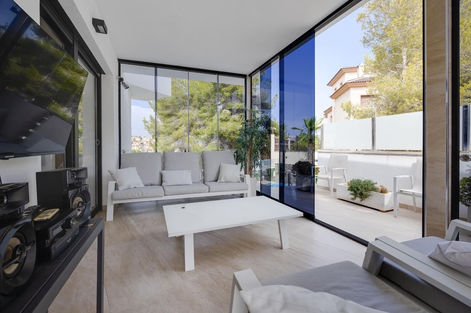 3 Zimmer Villa zu verkaufen in Orihuela Costa mit Pool Garage - 475.000 € (Ref: 9806154)