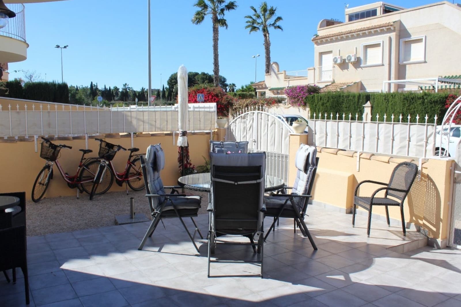 3 sovrum Semi-fristående Villa till salu i Orihuela Costa med pool garage - 235 000 € (Ref: 9807676)