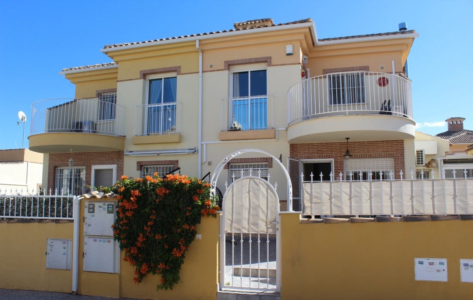 3 sovrum Semi-fristående Villa till salu i Orihuela Costa med pool garage - 235 000 € (Ref: 9807676)