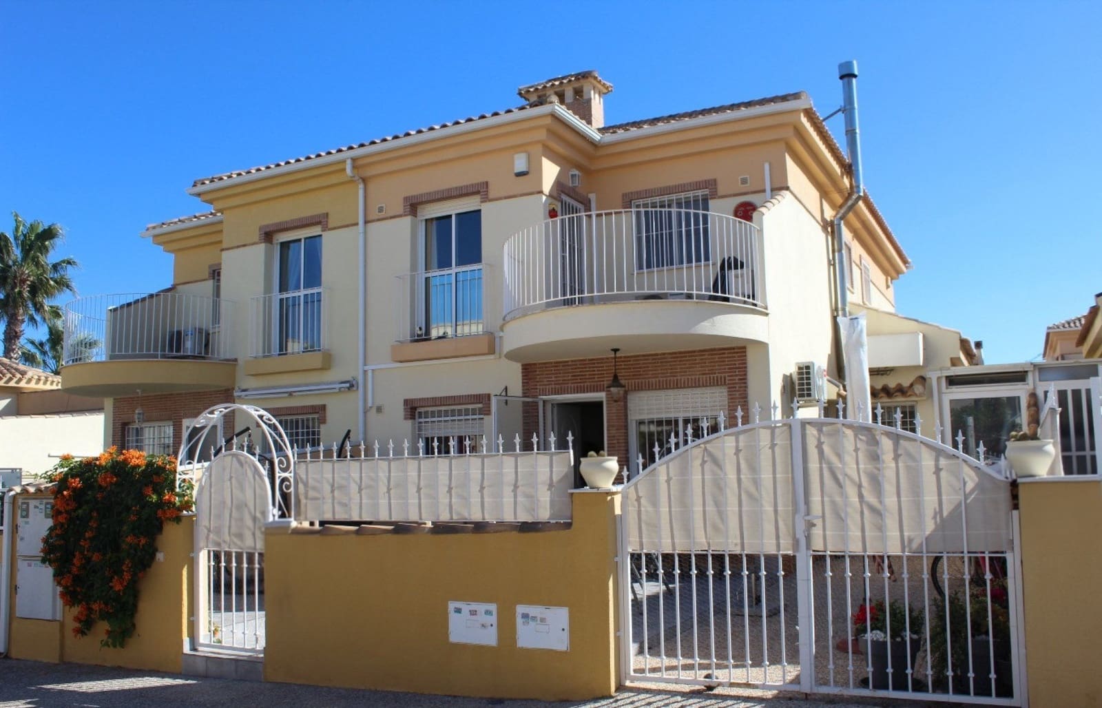 3 sovrum Semi-fristående Villa till salu i Orihuela Costa med pool garage - 235 000 € (Ref: 9807676)