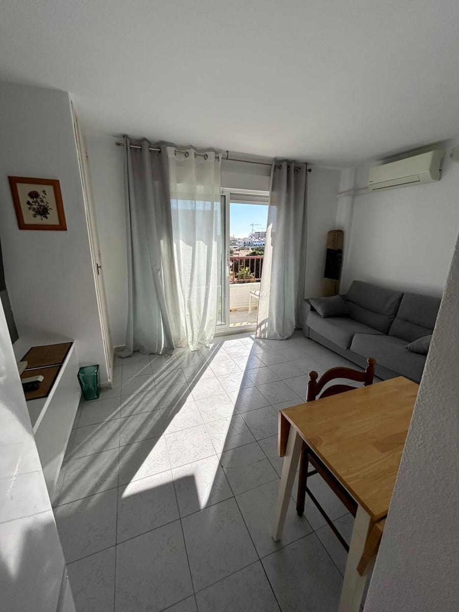 Studio for sale in Torrevieja with pool garage - € 82,900 (Ref: 9811279)