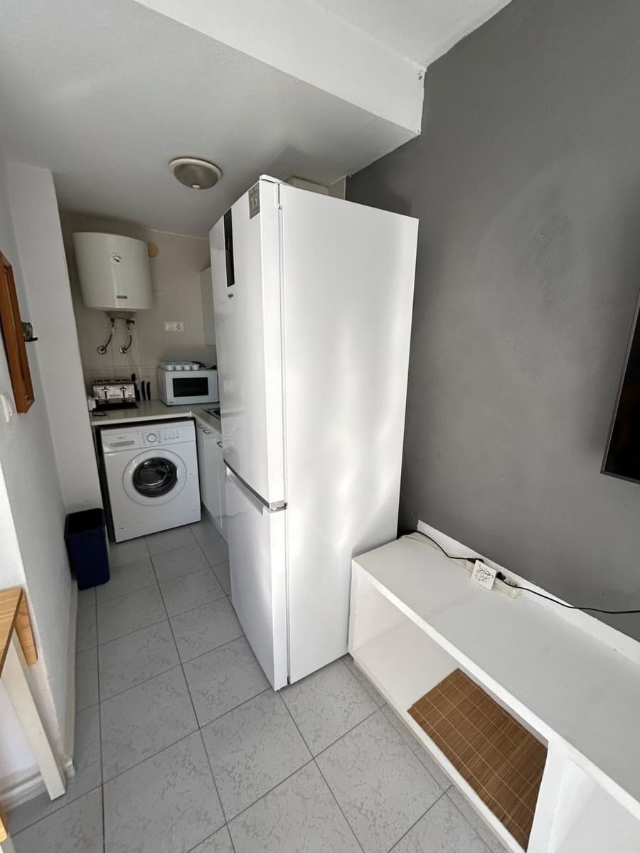 Studio for sale in Torrevieja with pool garage - € 82,900 (Ref: 9811279)