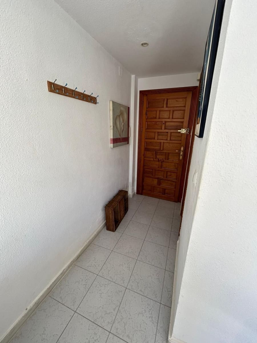 Studio for sale in Torrevieja with pool garage - € 82,900 (Ref: 9811279)