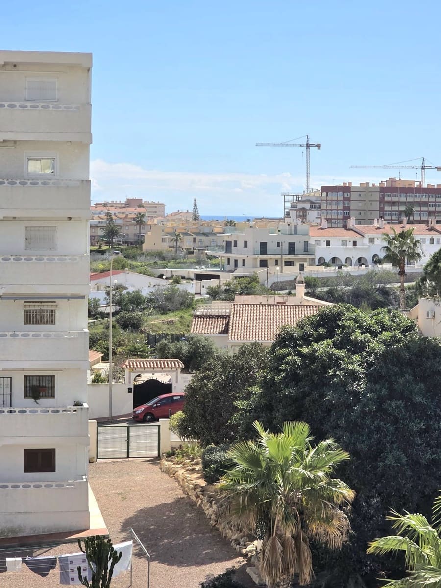 Studio for sale in Torrevieja with pool garage - € 82,900 (Ref: 9811279)