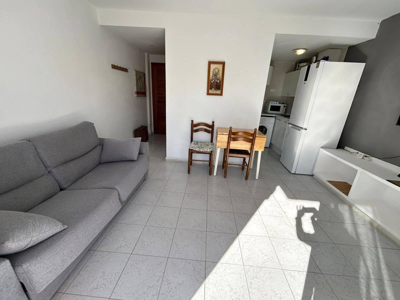 Studio for sale in Torrevieja with pool garage - € 82,900 (Ref: 9811279)