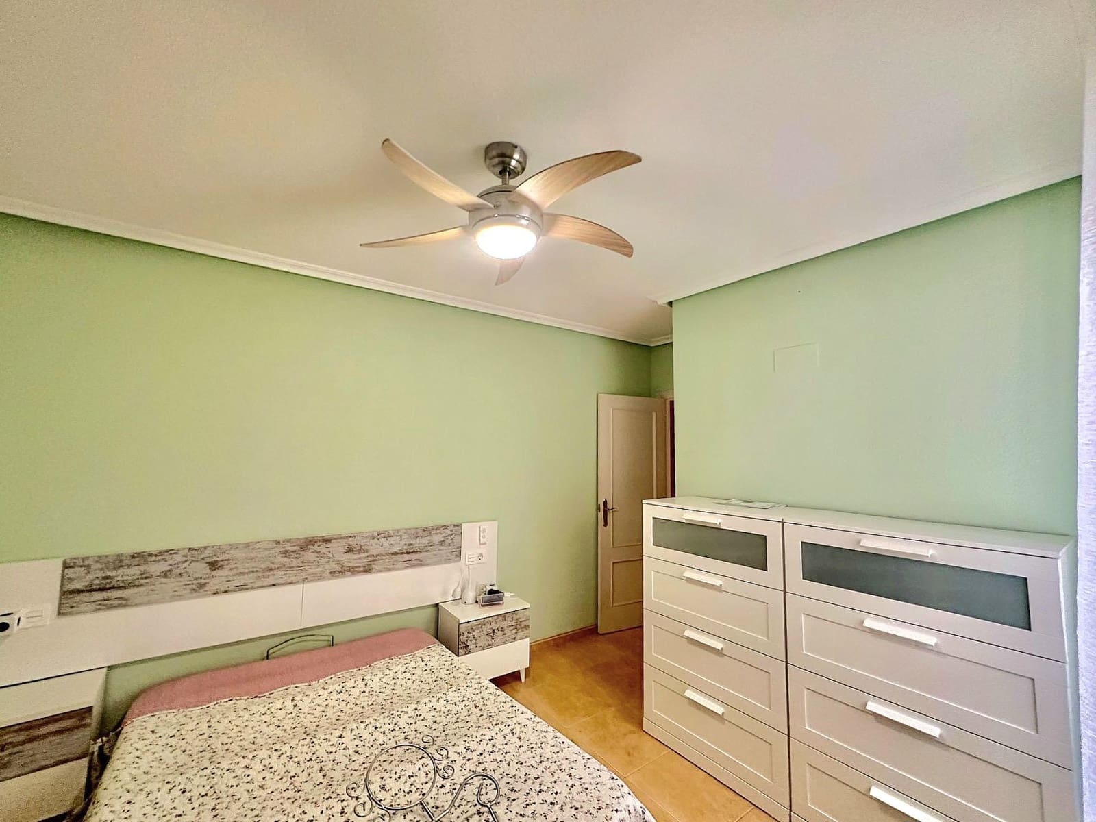 2 soverom Leilighet til salgs i Torrevieja - € 145 000 (Ref: 9824725)