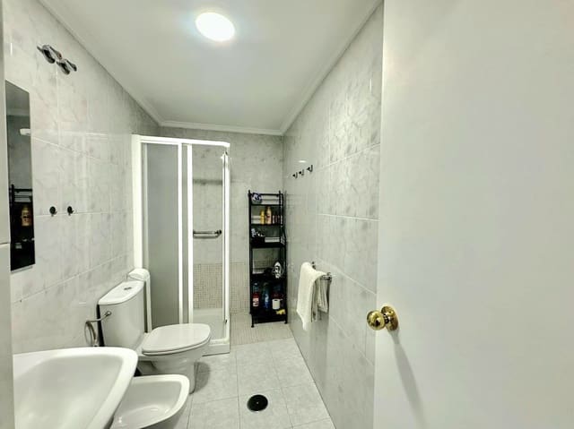Studio til salgs i Torrevieja med svømmebasseng - € 90 000 (Ref: 9826181)