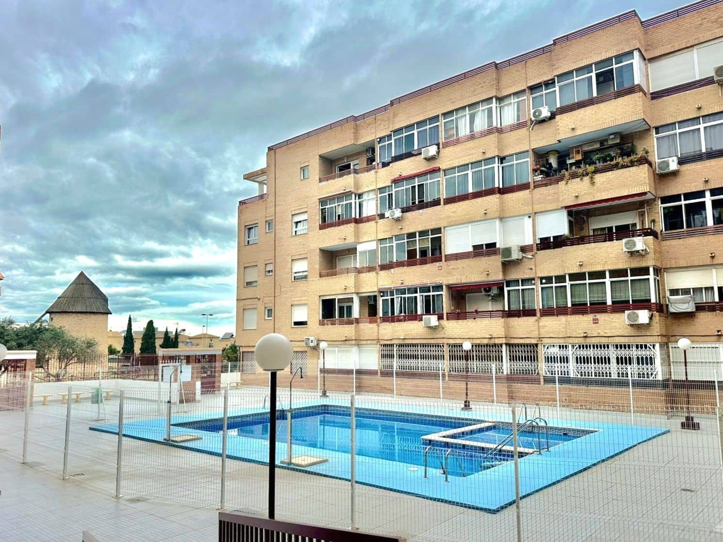 Estudio en Torrevieja en venta con piscina - 90.000 € (Ref: 9826181)