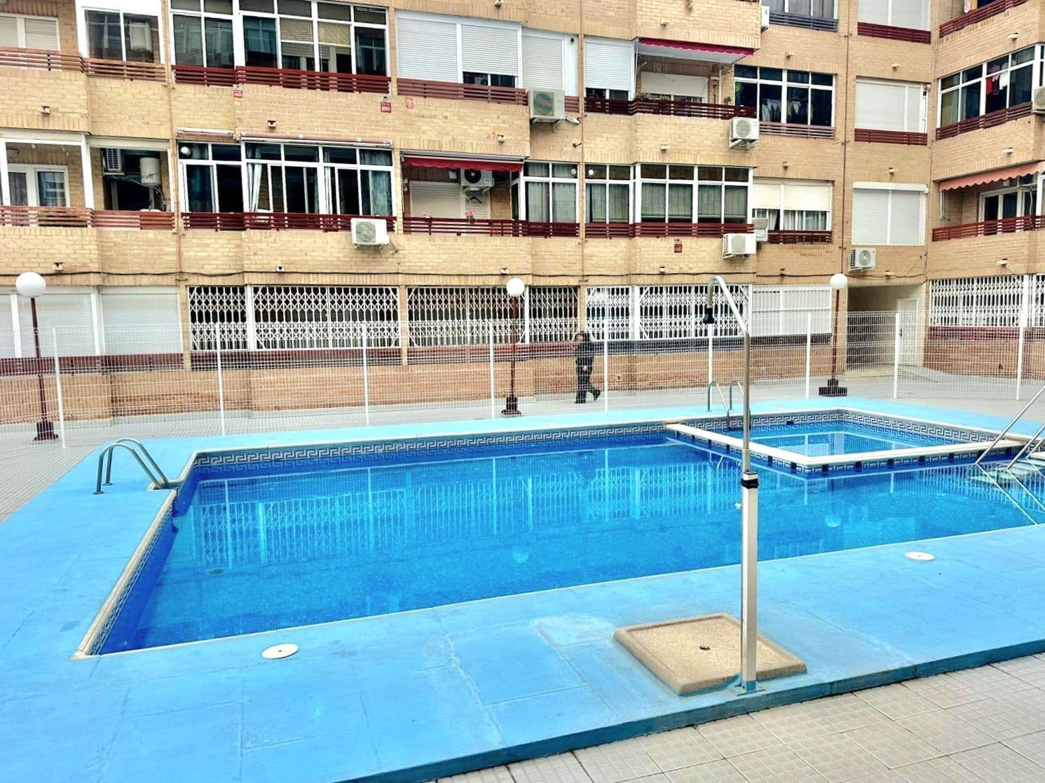 Estudio en Torrevieja en venta con piscina - 90.000 € (Ref: 9826181)