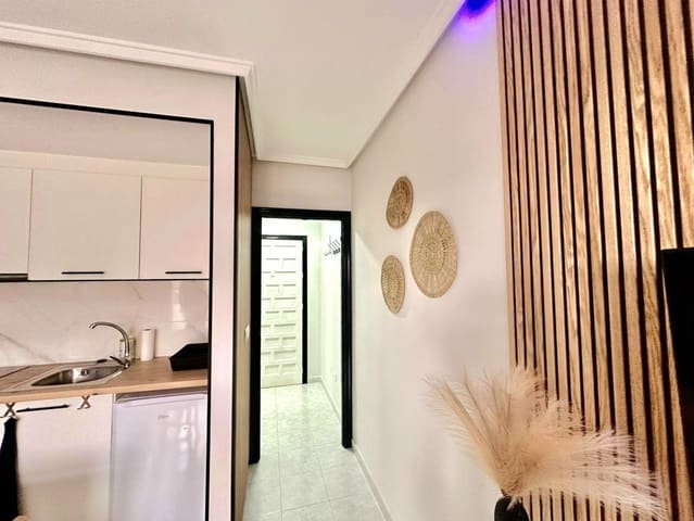 Studio til salgs i Torrevieja med svømmebasseng - € 90 000 (Ref: 9826181)