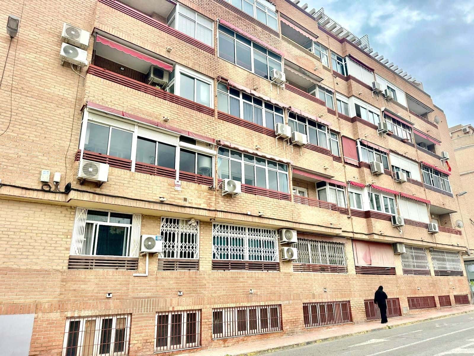 Estudio en Torrevieja en venta con piscina - 90.000 € (Ref: 9826181)