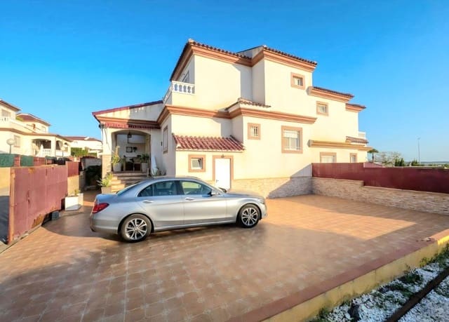 3 Zimmer Doppelhaus zu verkaufen in La Marina, Elche / Elx mit Pool Garage - 266.900 € (Ref: 9828299)