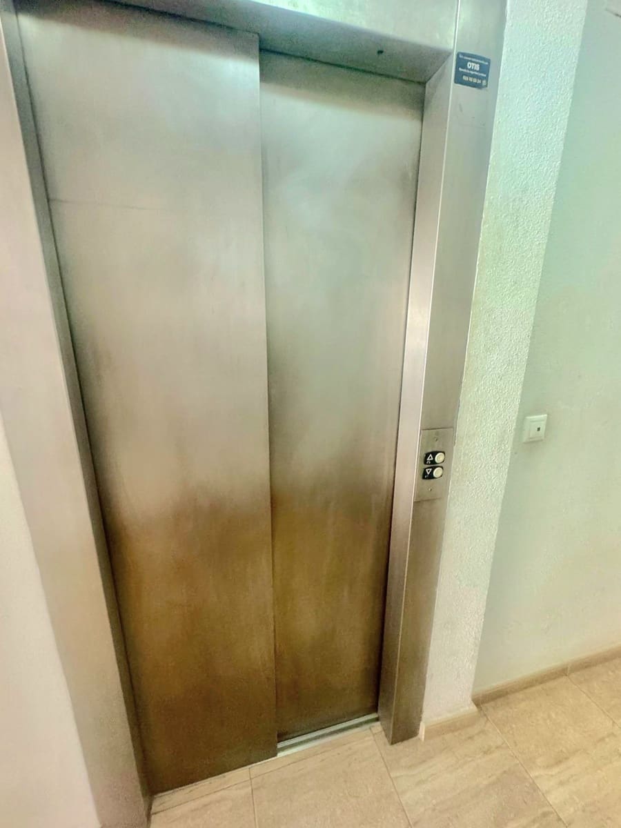 Apartamento de 2 habitaciones en Torrevieja en venta - 129.000 € (Ref: 9835253)
