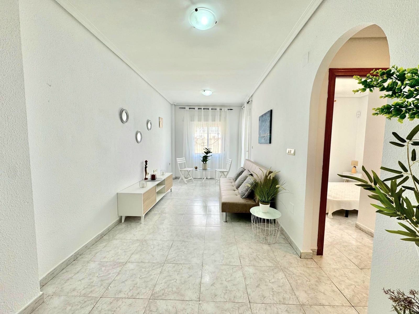 Apartamento de 2 habitaciones en Torrevieja en venta - 129.000 € (Ref: 9835253)