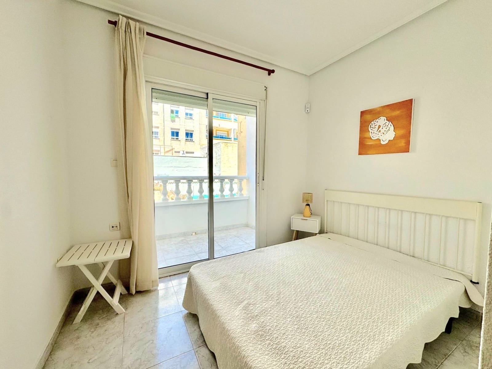Apartamento de 2 habitaciones en Torrevieja en venta - 129.000 € (Ref: 9835253)
