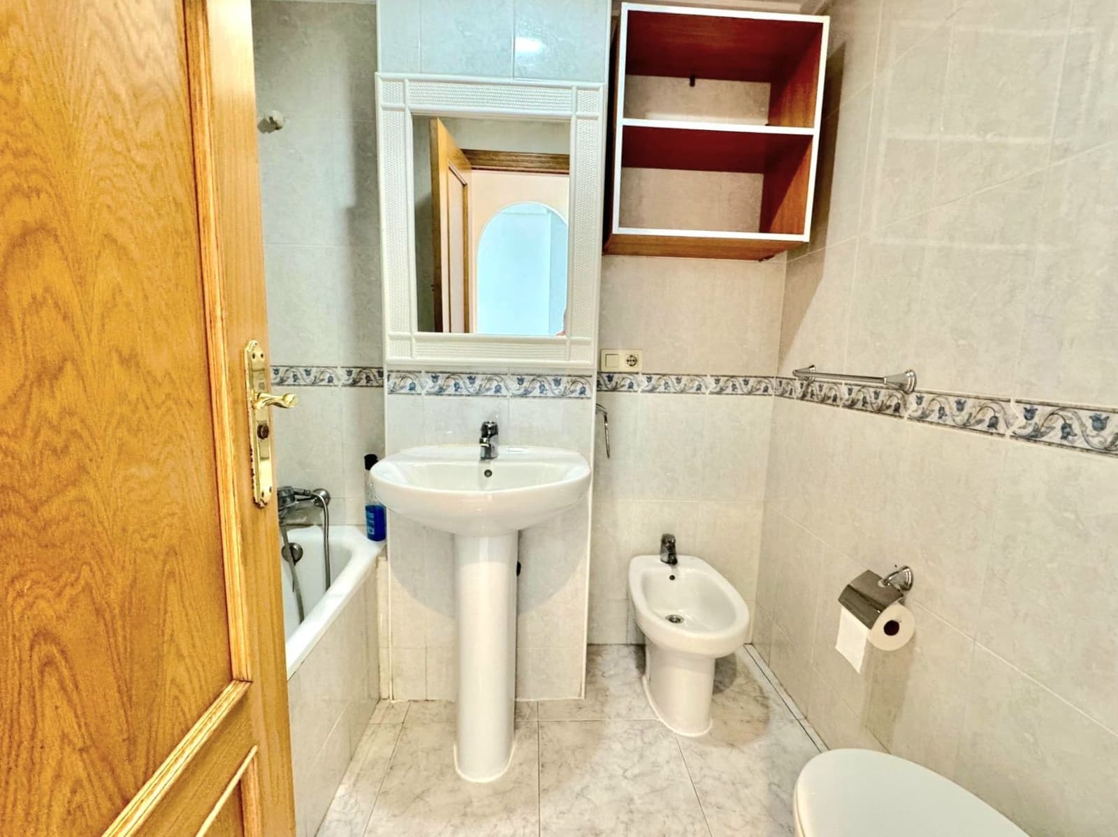Apartamento de 2 habitaciones en Torrevieja en venta - 129.000 € (Ref: 9835253)