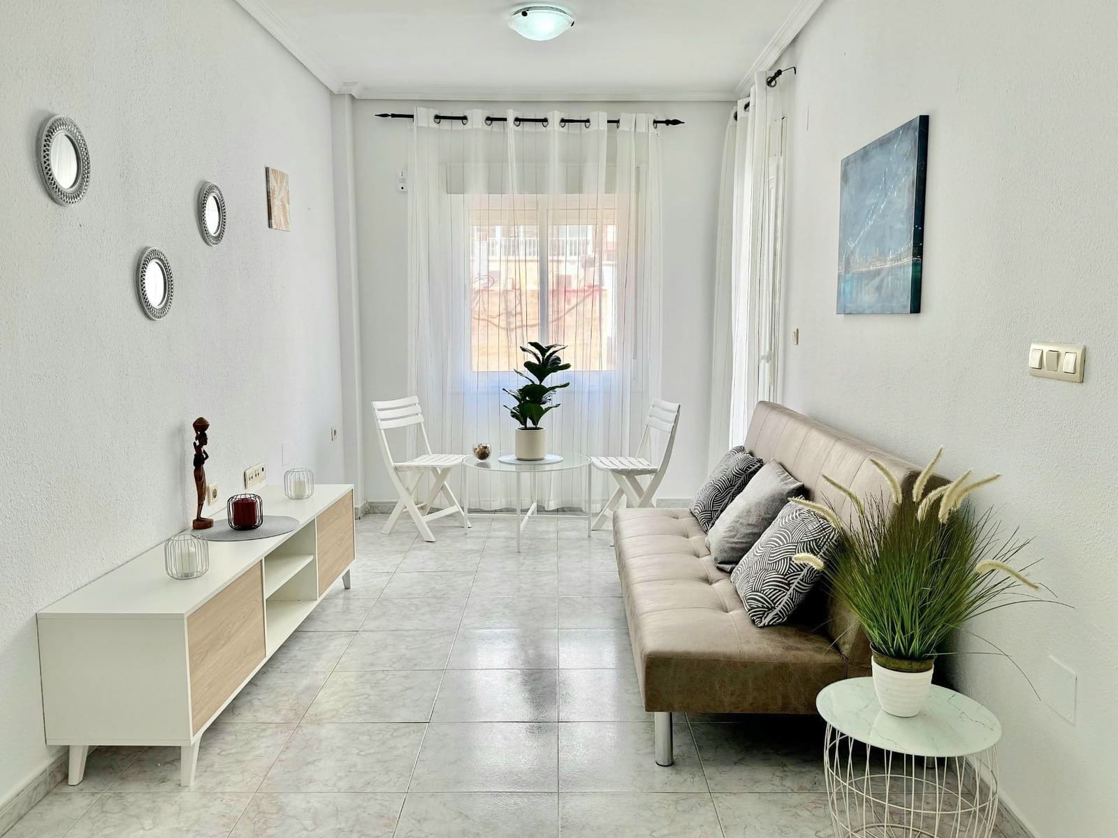 Apartamento de 2 habitaciones en Torrevieja en venta - 129.000 € (Ref: 9835253)