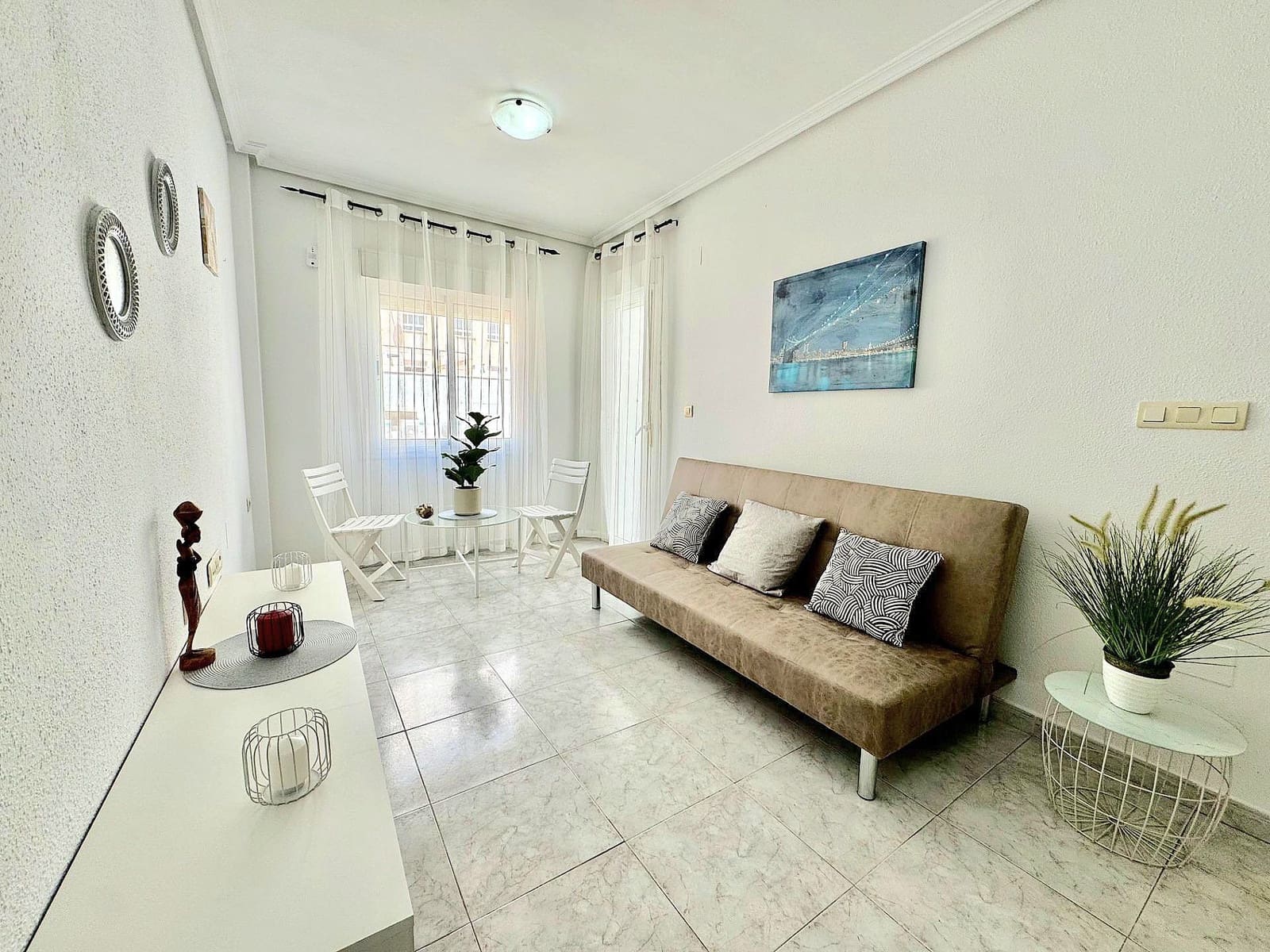 Apartamento de 2 habitaciones en Torrevieja en venta - 129.000 € (Ref: 9835253)
