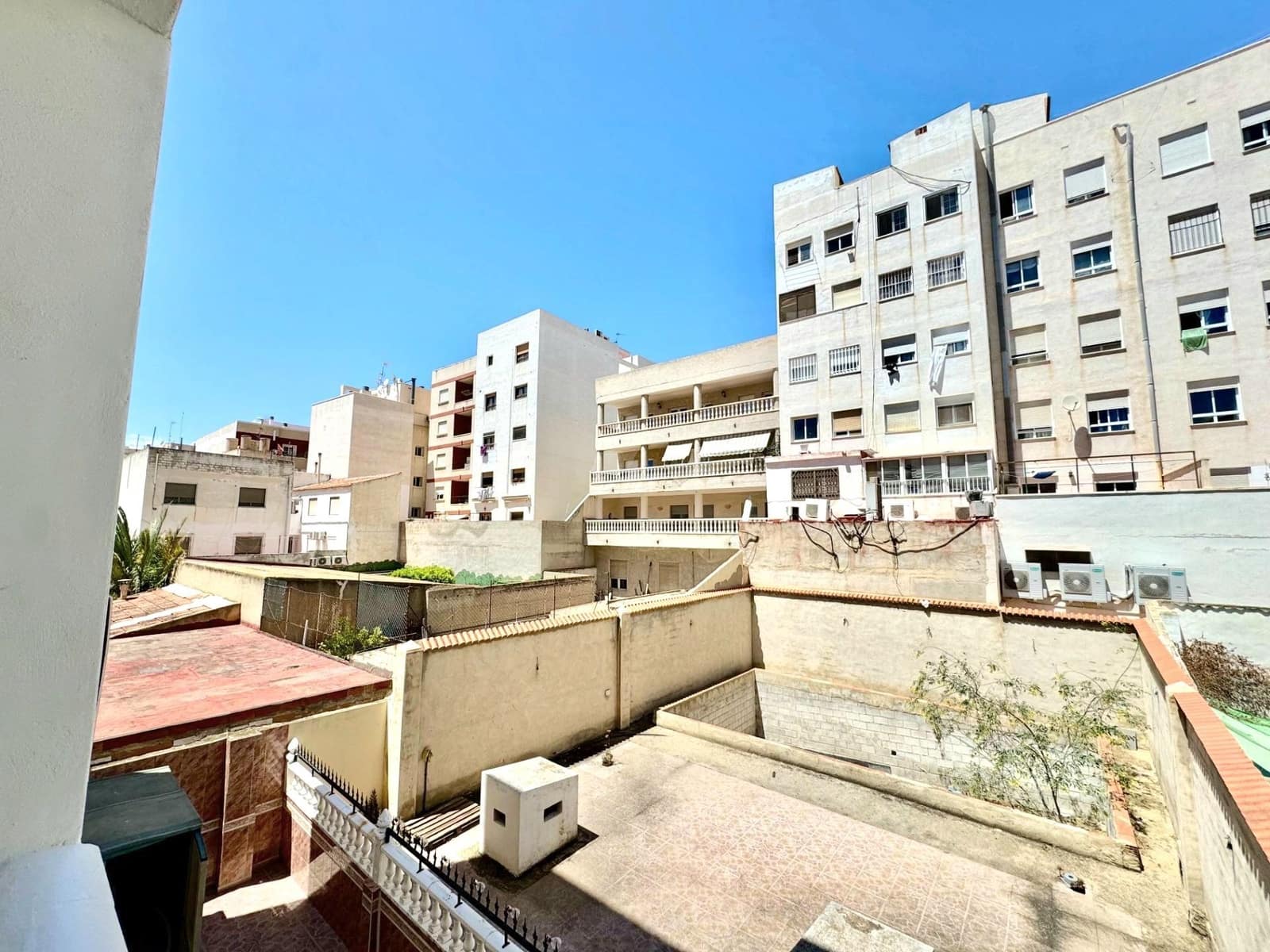 Apartamento de 2 habitaciones en Torrevieja en venta - 129.000 € (Ref: 9835253)