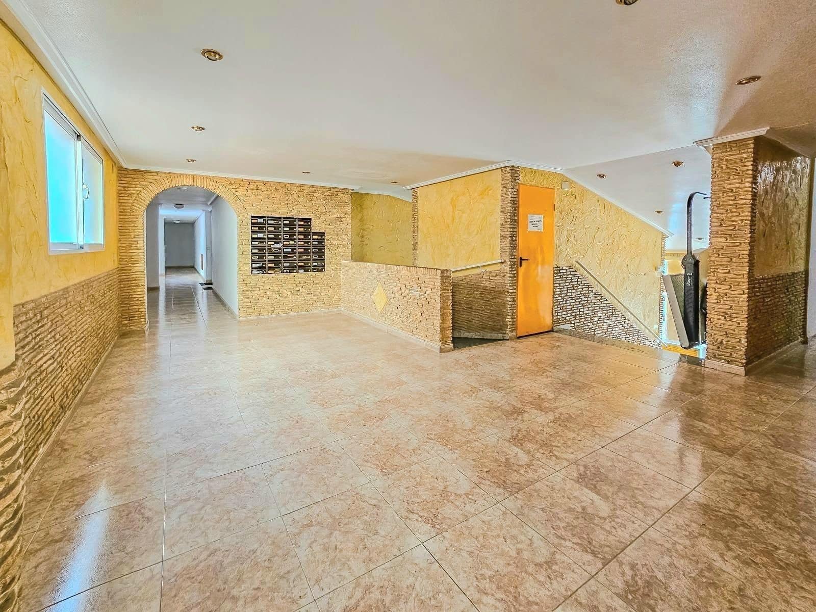 1 slaapkamer Appartement te koop in Torrevieja met zwembad - € 99.900 (Ref: 9844918)