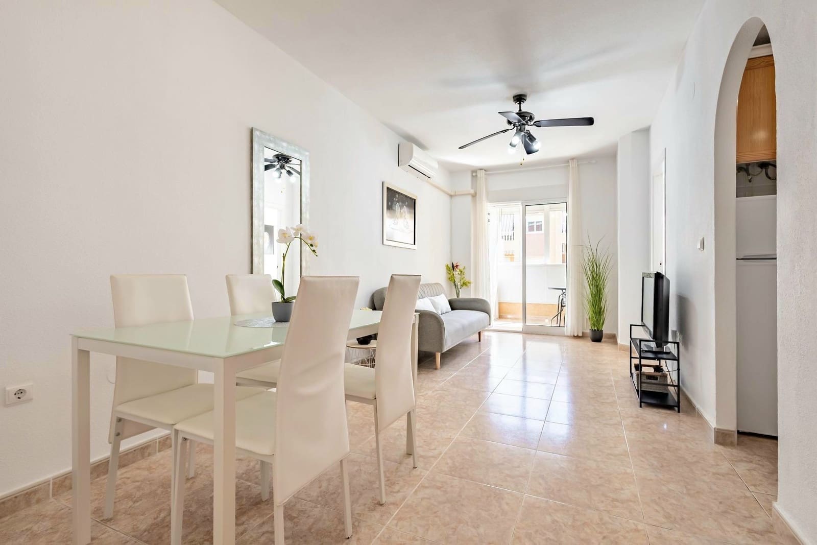 1 soverom Leilighet til salgs i Torrevieja med svømmebasseng garasje - € 124 000 (Ref: 9844921)
